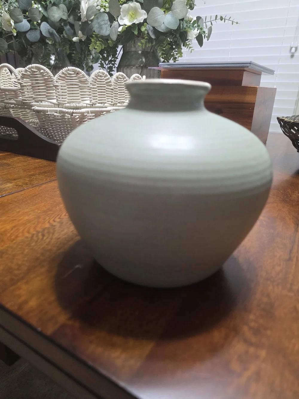 N/A sleek ceramic